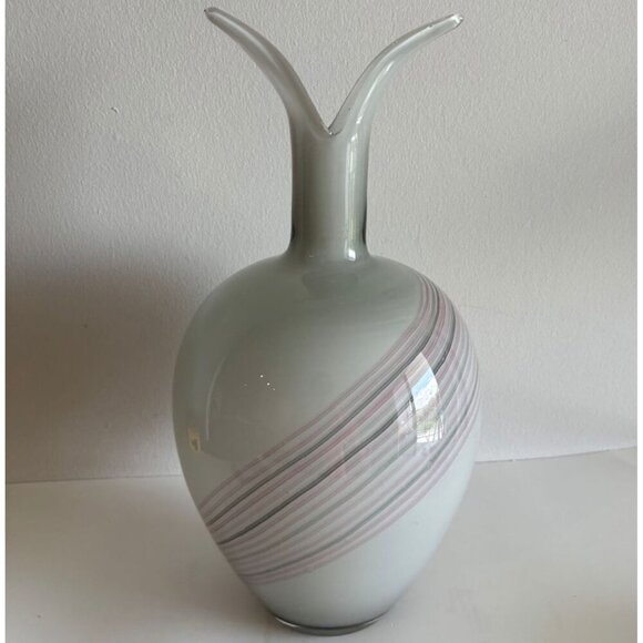 Vintage Collection Elegant Swirled Murano Vase White Size 14"x6.5" - Picture 1 of 7